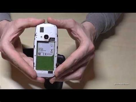 new Nokia 3310 (2017): How to insert the microSD .